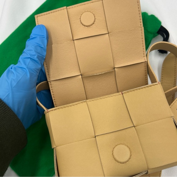 100% Authentic Bottega Veneta Cassette Beige Leather Shoulder Bag 674-111424 - Picture 14 of 14